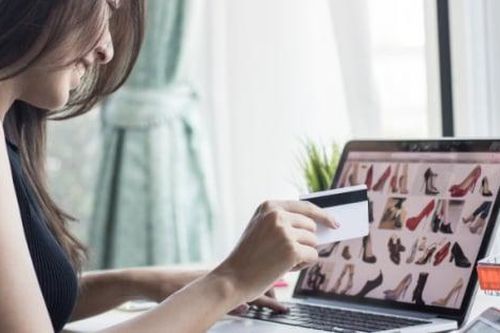 Hàng xách tay có tốt không, lưu ý điều gì khi mua?