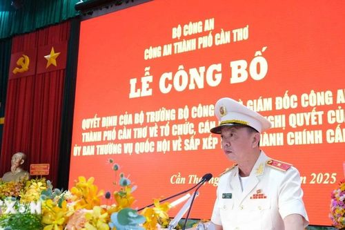 Công bố các quyết định nhân sự Công an thành phố Cần Thơ mới