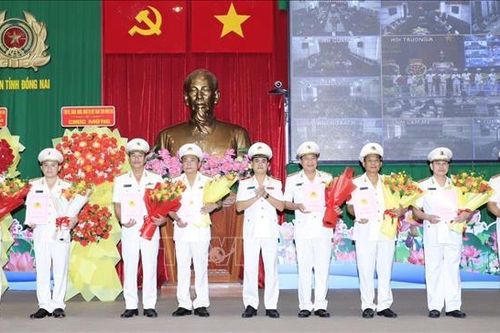 Đồng Nai công bố, ra mắt 102 Công an cấp xã sau sáp nhập