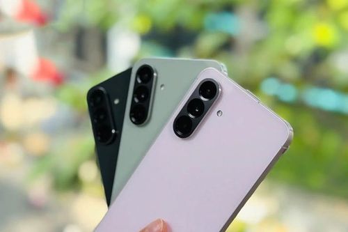 Hai mẫu điện thoại Galaxy A vừa như hổ mọc thêm cánh