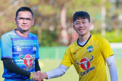 Nỗi buồn Xuân Trường, Minh Vương đá hạng Nhất