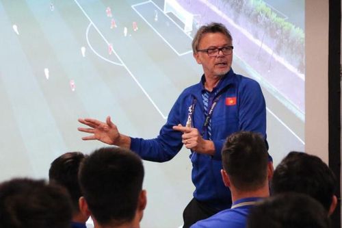 HLV Troussier đã hết thời
