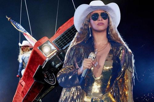Thót tim sự cố của Beyoncé khi biểu diễn trên không, chương trình dừng đột ngột