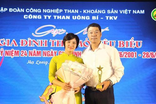 Tôn vinh gia đình thợ mỏ tiêu biểu nhân Ngày gia đình Việt Nam