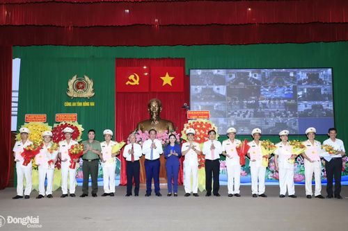 Công bố quyết định của Bộ trưởng Bộ Công an và Giám đốc Công an tỉnh Đồng Nai về tổ chức, cán bộ đối với Công an tỉnh sau sáp nhập