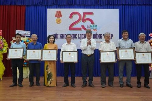 Gặp mặt kỷ niệm 25 năm Ngày thành lập Hội Khoa học Lịch sử tỉnh