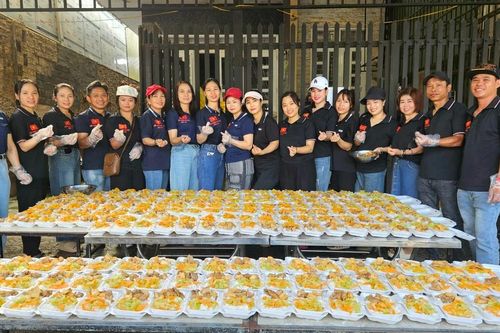 Thắp lửa yêu thương từ căn bếp nhỏ