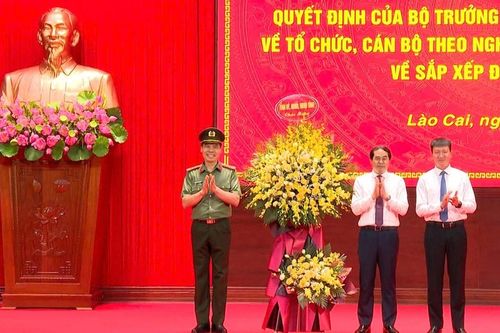 Công bố các quyết định về sắp xếp bộ máy Công an tỉnh, công an cấp xã của tỉnh Lào Cai mới