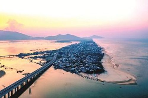Đừng để du lịch biển mãi là 'viên ngọc thô'
