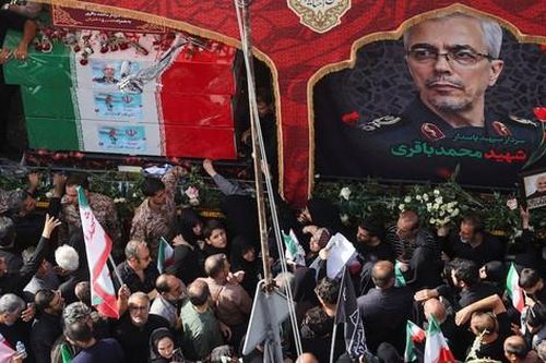 Biển người dự tang lễ tướng lĩnh, nhà khoa học Iran thiệt mạng trong xung đột với Israel