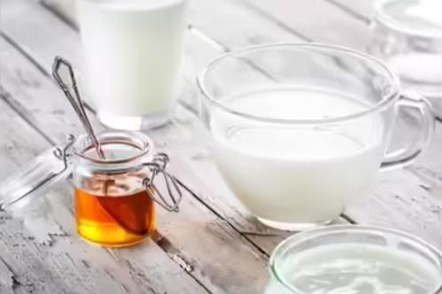 7 lý do để thêm mật ong vào cốc sữa của bạn