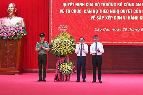 Công bố các quyết định về tổ chức, cán bộ tại Công an tỉnh Lào Cai mới