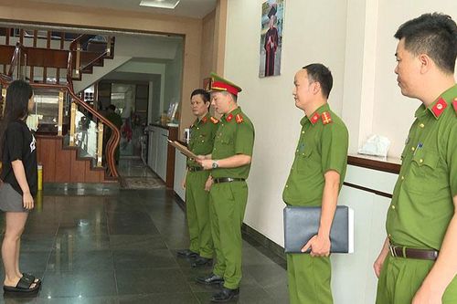 Khám xét nhà 'đại ca giang hồ' Vi 'Ngộ'