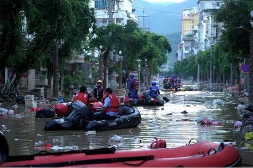 Trung Quốc ban bố cảnh báo vàng về mưa lớn