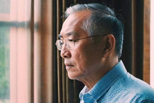 Rời viện dưỡng lão, bỏ nhà con trai, cựu sếp lớn về hưu ngộ ra 3 điểm tựa sống còn của tuổi già