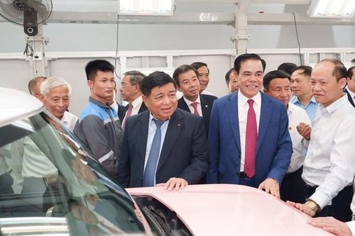 Phó Thủ tướng dự lễ khánh thành nhà máy sản xuất ô tô điện VinFast Hà Tĩnh