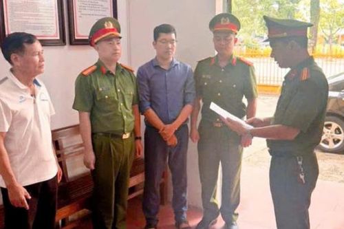 Khởi tố kế toán trường cấp 2 'ăn' bảo hiểm của học sinh