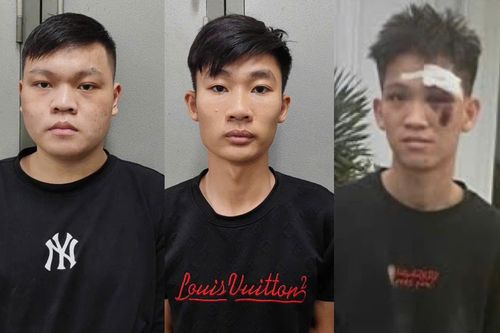 Bị bắn đạn bi sắt, mang kiếm gỗ đi đánh trả thù