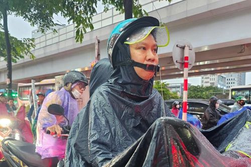 Hà Nội: Mưa lớn chiều tối nay, nhiều tuyến phố ngập và ùn tắc