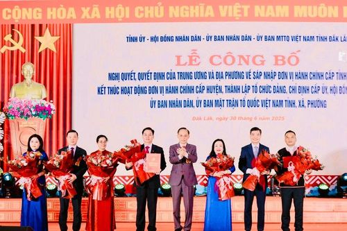 Đắk Lắk: Công bố các nghị quyết, quyết định của Trung ương và địa phương về sáp nhập đơn vị hành chính
