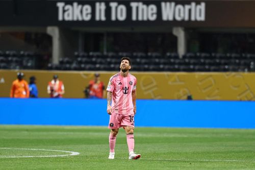Dẫu là cái bóng, Messi vẫn là điểm nhìn