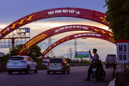 Biển 'hẹn gặp lại' ở Hải Dương, Thái Bình thành điểm check-in cảm xúc