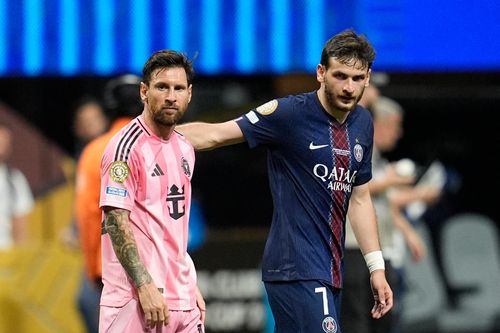 'Bom tấn' của PSG hạ Messi lẫn Ronaldo