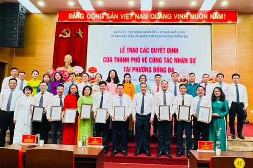 Công bố các Quyết định về tổ chức bộ máy phường Đống Đa