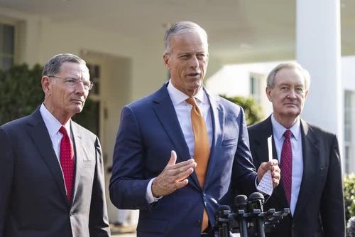 Thượng viện Mỹ đẩy nhanh thông qua dự luật nghìn tỷ USD của ông Trump