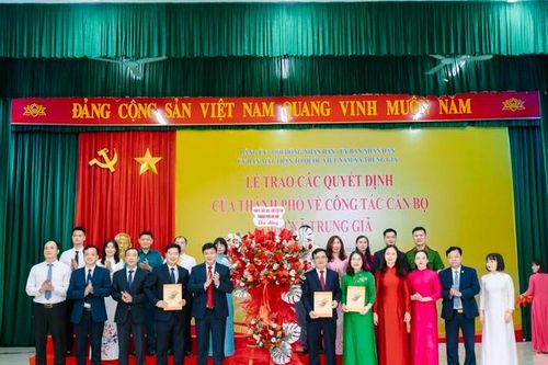 Hà Nội trao quyết định chỉ định Bí thư, Chủ tịch xã Trung Giã