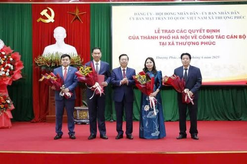 Xã Thượng Phúc trao quyết định của Thành phố Hà Nội về công tác cán bộ