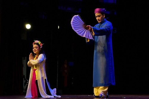 Khán giả đến chật kín khán phòng Nhà hát Chèo Việt Nam để xem chèo cổ 'Súy Vân'