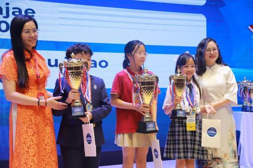 Lộ diện Top 3 xuất sắc nhất Vietnamese Scholars Debating Championship 2025