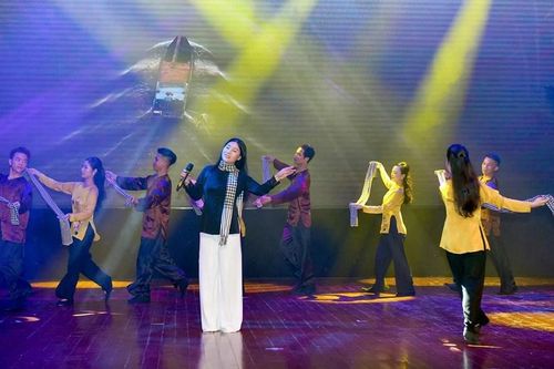Truyền lửa dân ca ba miền trong giảng dạy nghệ thuật