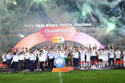 Bóng đá Việt Nam và thời khắc lịch sử