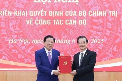 Trao Quyết định của Bộ Chính trị điều động, bổ nhiệm Phó Trưởng Ban Nội chính Trung ương