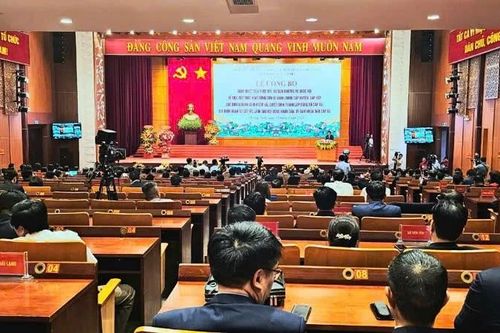 Lễ công bố các quyết định về thực hiện mô hình chính quyền địa phương 2 cấp tại tỉnh Quảng Ninh