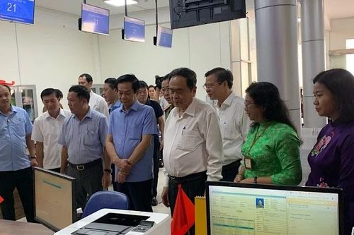Chủ tịch Quốc hội Trần Thanh Mẫn kiểm tra các đơn vị hành chính ở thành phố Cần Thơ
