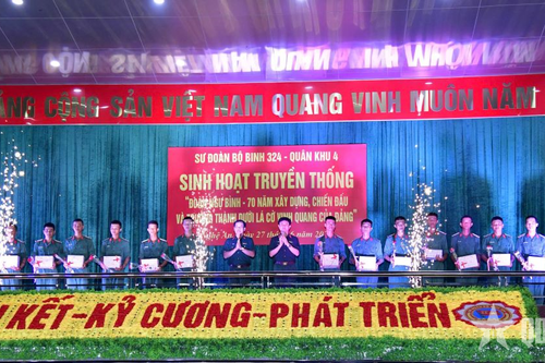 Sư đoàn 324 (Quân khu 4) tổ chức nhiều hoạt động chào mừng ngày truyền thống