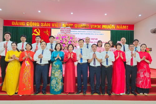 Hà Nội: Trao quyết định nhân sự các phường Tùng Thiện, Sơn Tây và xã Đoài Phương