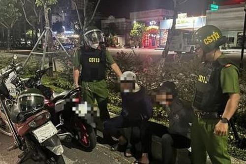 Anh em cùng đi trộm