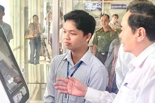 Chủ tịch Quốc hội Trần Thanh Mẫn kiểm tra công tác chuẩn bị của 2 đơn vị ở TP Cần Thơ