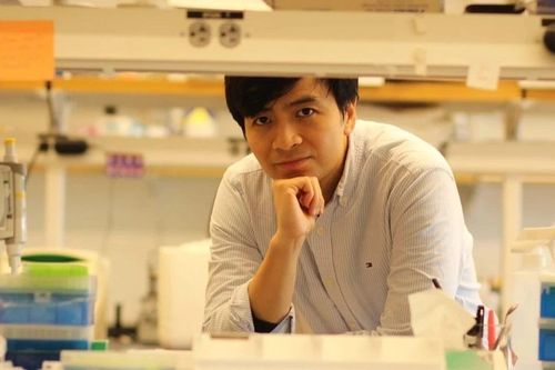 Nhà khoa học Việt chế gel chữa khớp không cần mổ