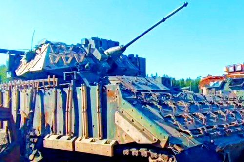 'Hàng lạ' trên chiếc M2 Bradley mà Nga thu giữ được