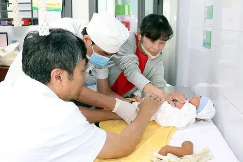 11 nhóm được hưởng 100% chi phí khám, chữa bệnh từ ngày 1/7