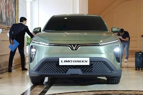 VinFast Limo Green giá 749 triệu đồng, chạy 450km/lần sạc