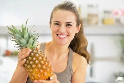 Lý do chị em nên ăn dứa trong những ngày 'đèn đỏ'
