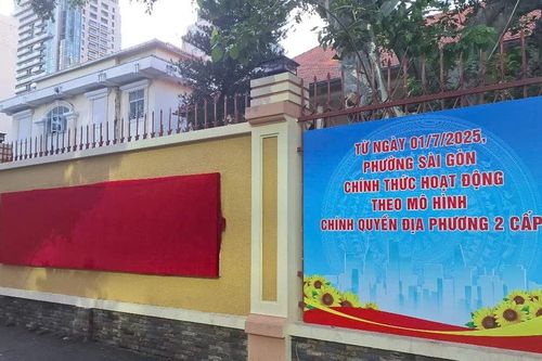 Trụ sở phường, xã ở TPHCM 'thay áo mới', sẵn sàng vận hành từ 1/7