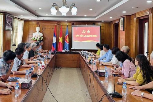 Các cơ quan đại diện Việt Nam ở nước ngoài theo dõi Lễ công bố các nghị quyết, quyết định về sáp nhập đơn vị hành chính