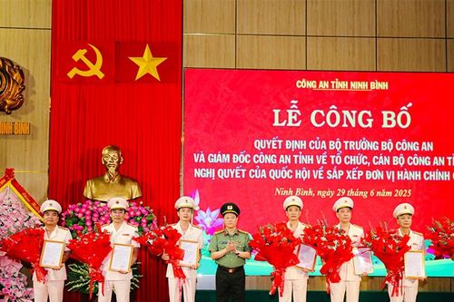Công an tỉnh Ninh Bình công bố các quyết định về tổ chức bộ máy và công tác cán bộ